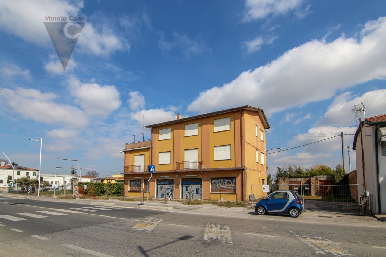 Vigorovea – Condominio Con Spazio Commerciale E Due Appartamenti