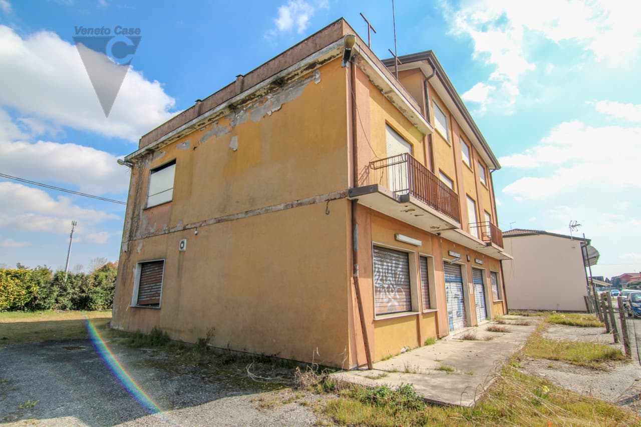 Vigorovea – Condominio Con Spazio Commerciale E Due Appartamenti 2