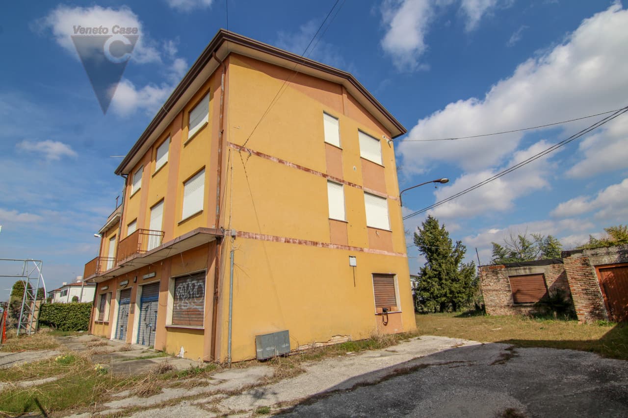 Vigorovea – Condominio Con Spazio Commerciale E Due Appartamenti 3
