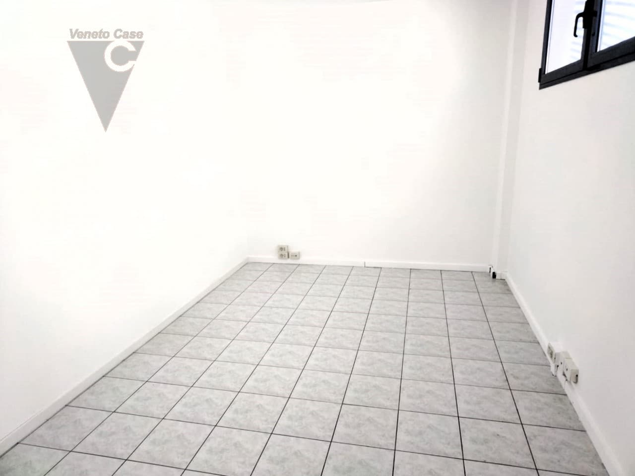 Ufficio - Zona Camin - Vicino Tangenziale 4