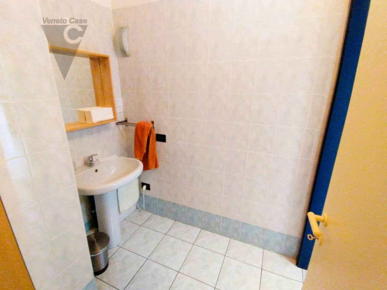Ufficio - Zona Camin - Vicino Tangenziale 5
