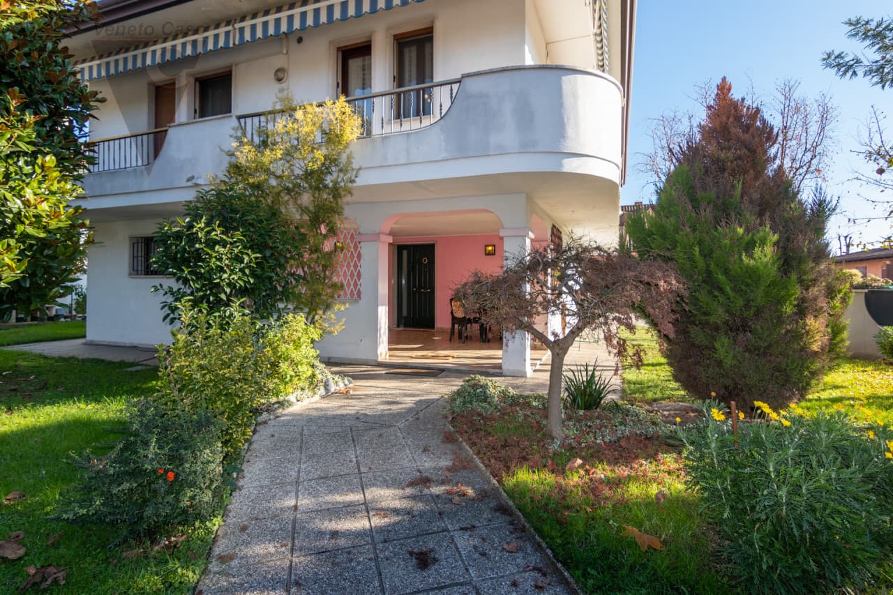 Roncaglia – Nuda Proprieta’ Di Villa Singola 4