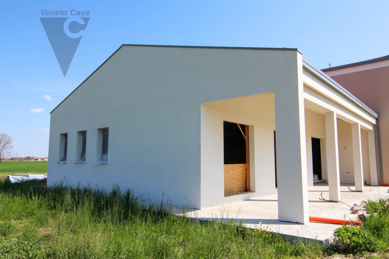 Porzione Di Bifamiliare Al Piano Terra 4