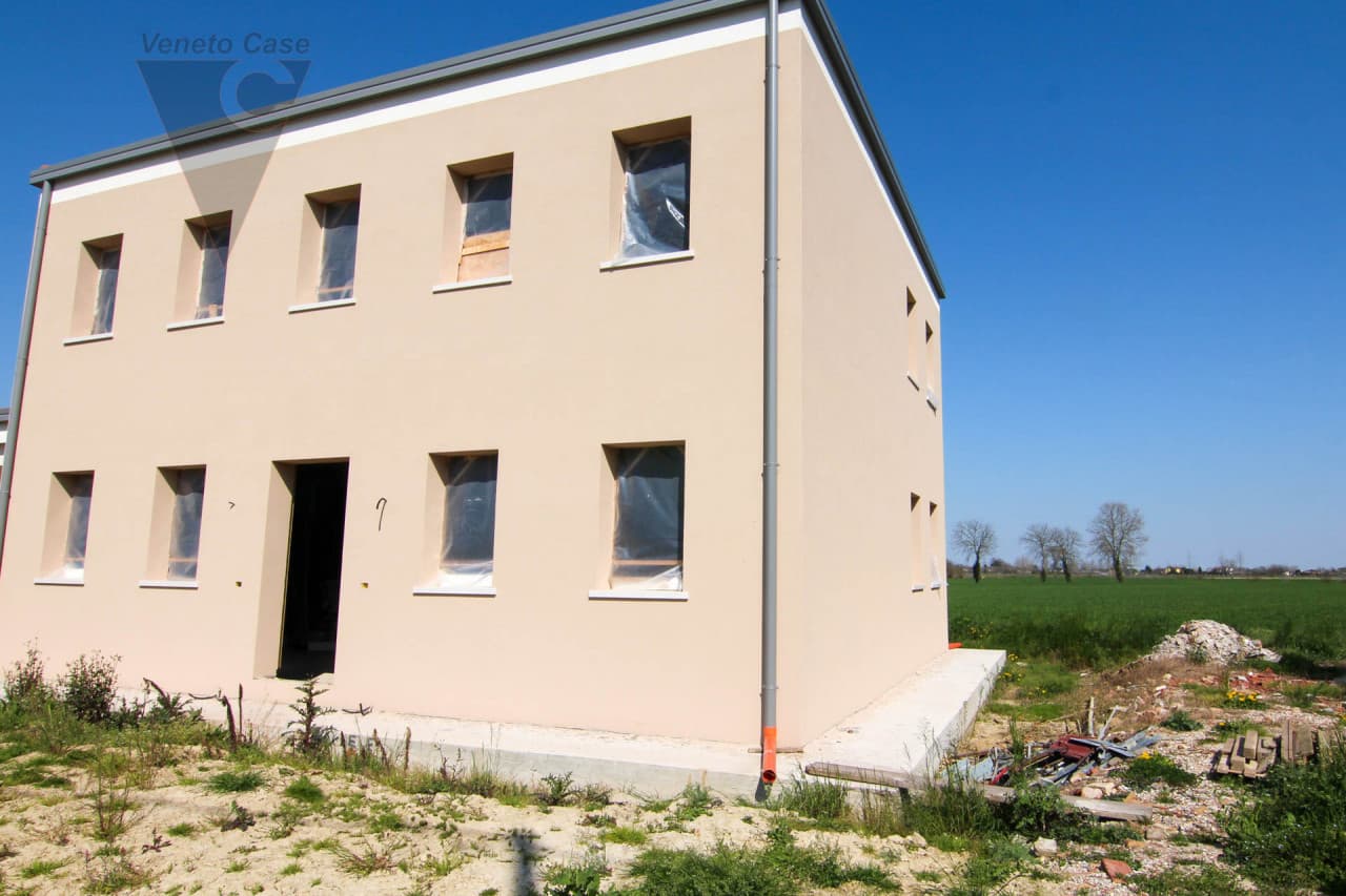 Porzione Di Bifamiliare Su 2 Livelli 2