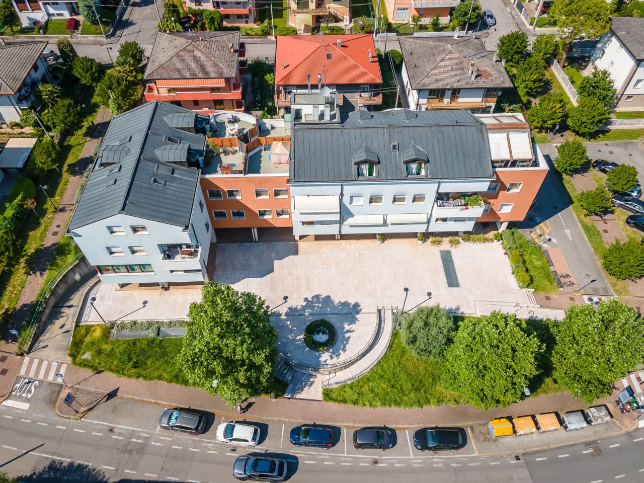 Ospedali: Negozio Di 220 Mq