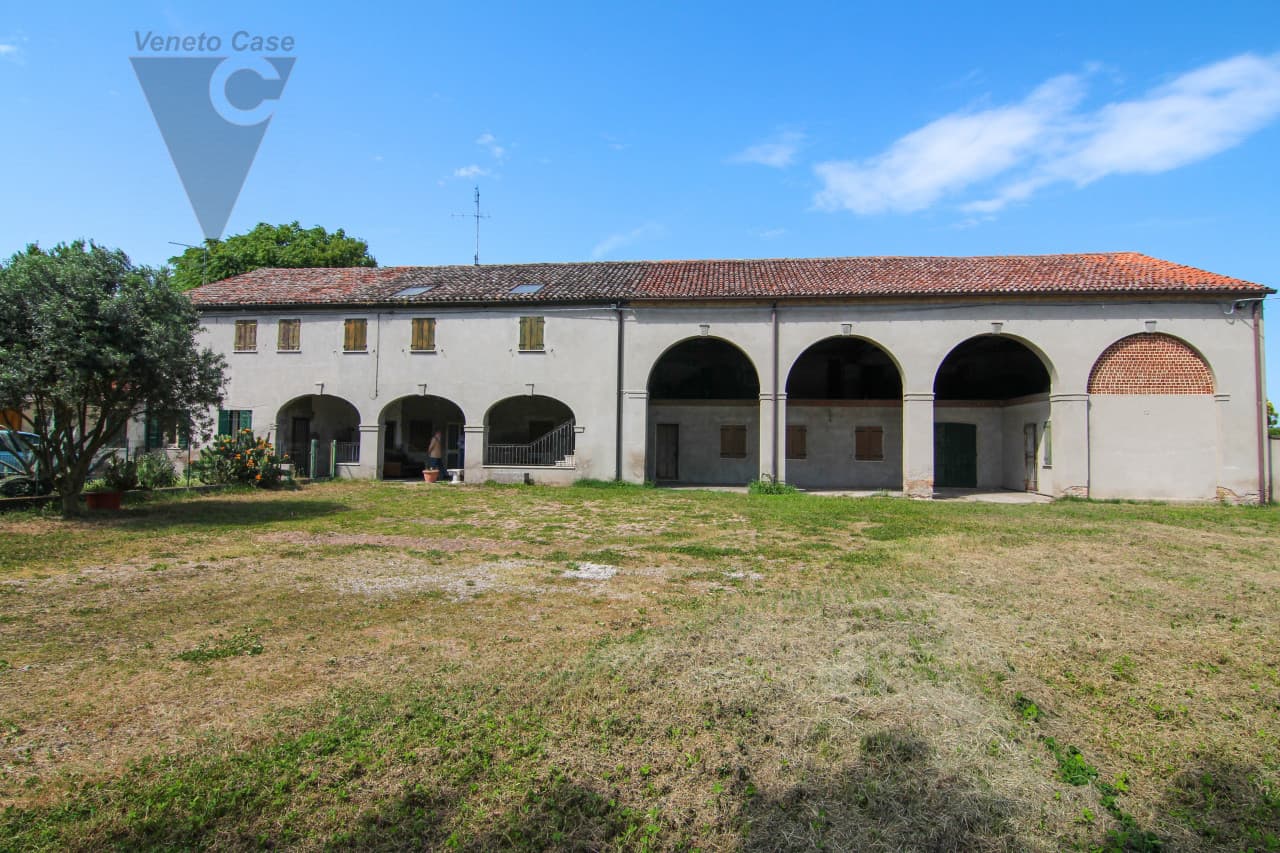 Rustico Con Ampio Giardino