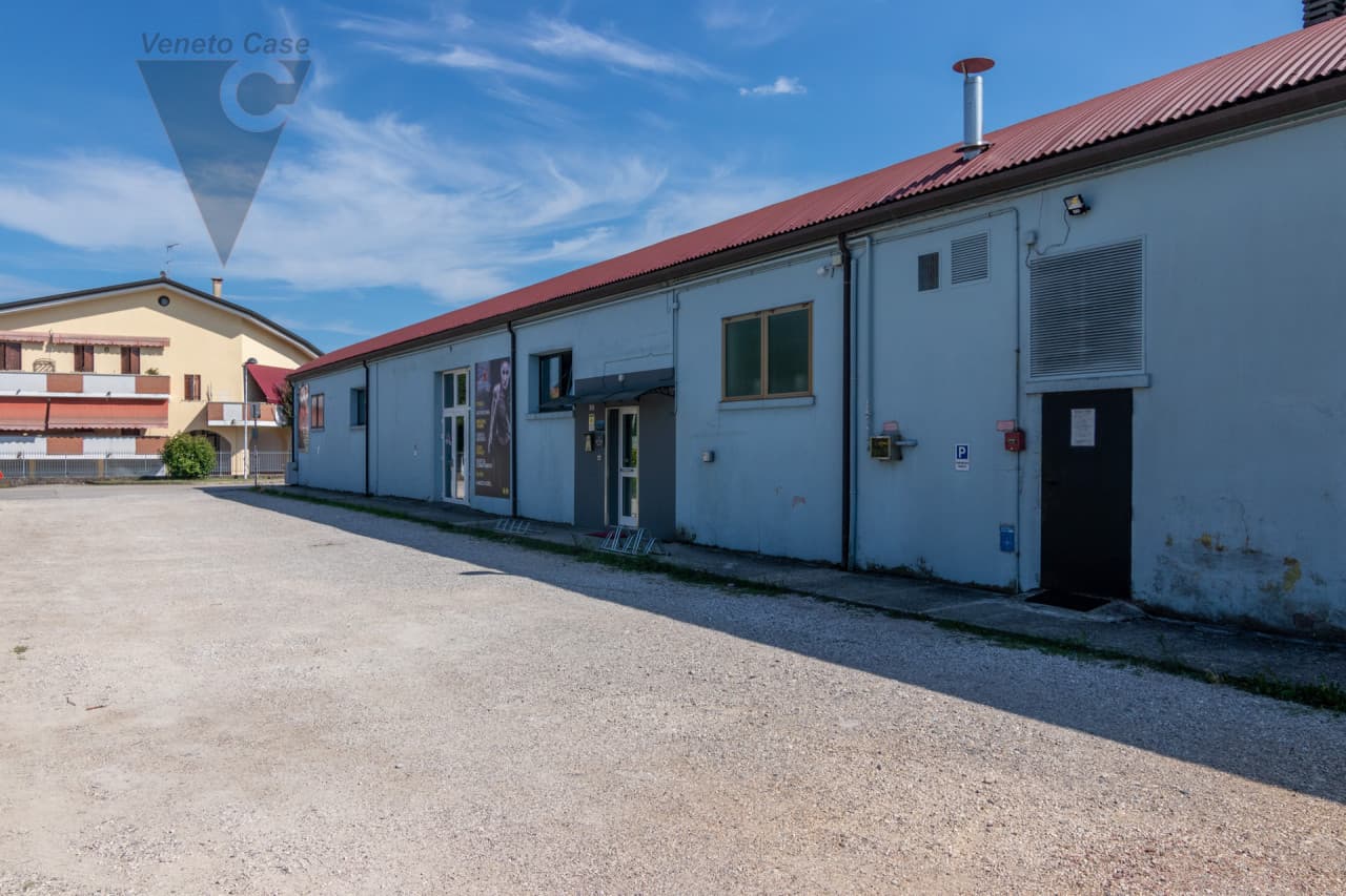 Legnaro – Versatile Capannone Sito In Zona Centrale 2