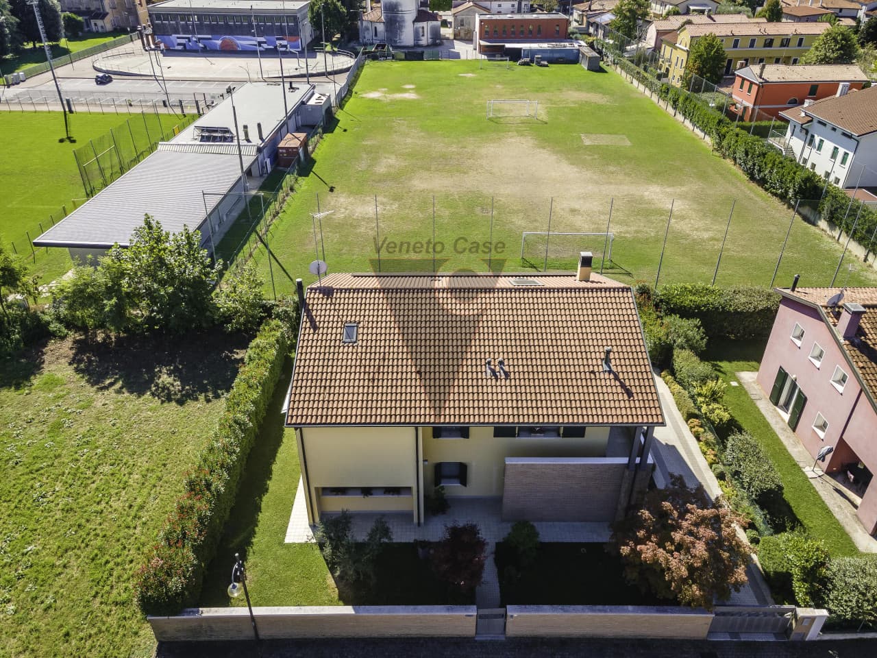 Villa Singola Di Prestigio Con Finiture Di Lusso 3