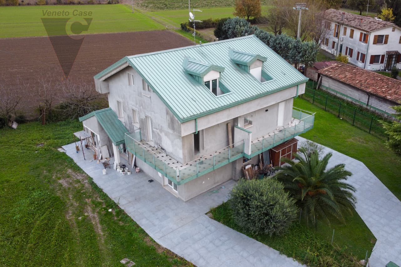 Rio - Bifamiliare Nuova Con Grande Giardino