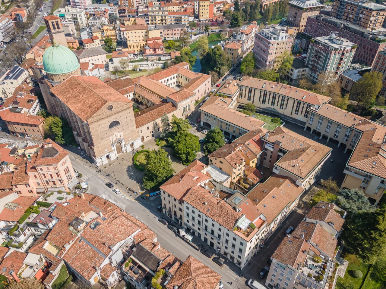 Centro - Ponte Molino Quadrilocale Con Ascensore
