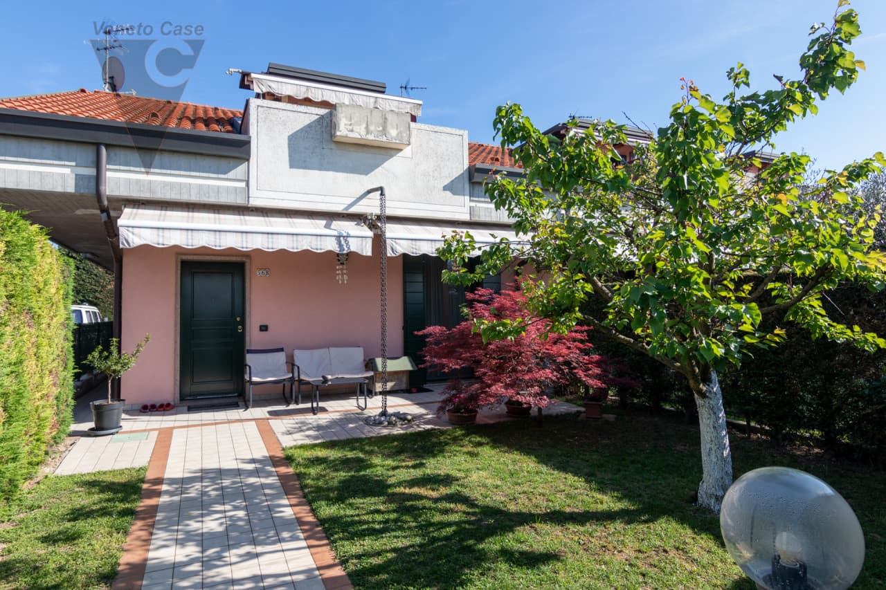 Roncaglia – Porzione Di Testa Di Villa A Schiera