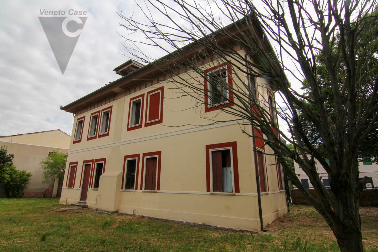 Villa “Liberty” Con Annessa Barchessa E Parco 3
