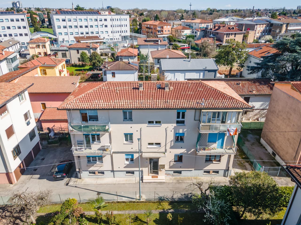Madonna Pellegrina: 2 Camere Su 6 Unita’ 2