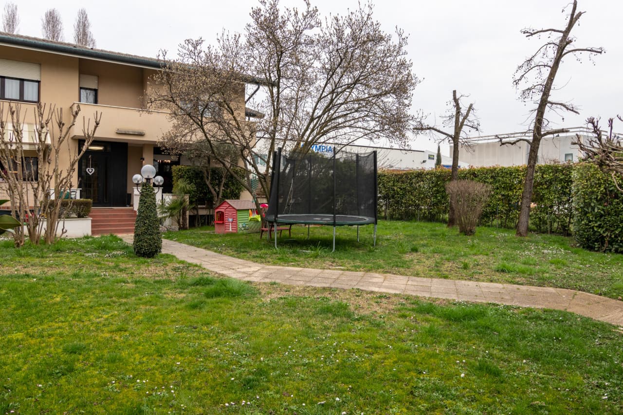 Montegrotto Terme: Bifamiliare Con Giardino Di 750 Mq