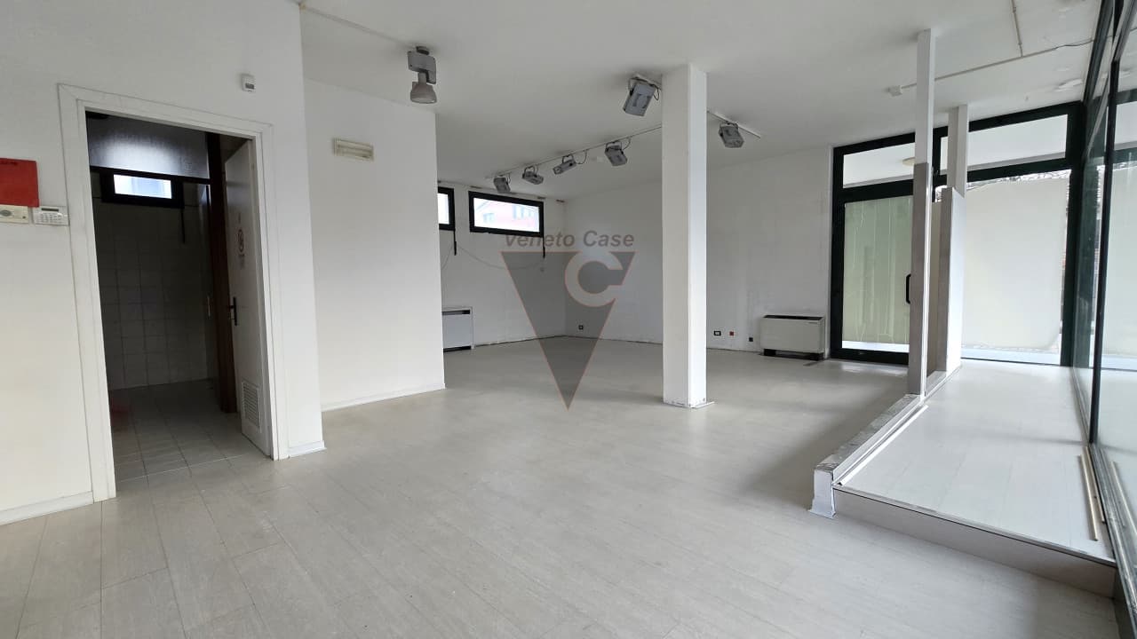 Negozio In Vendita - Fossò 2