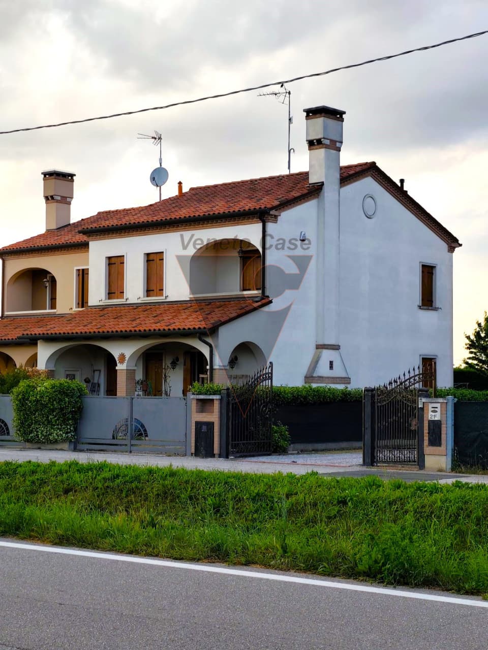 Splendida Bifamiliare Con Scoperto Privato - Premaore Di Camponogara 2