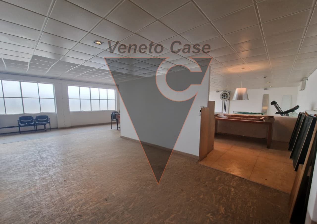 Padova - Zona Industriale Est - Magazzino/Showroom Con Uffici 2