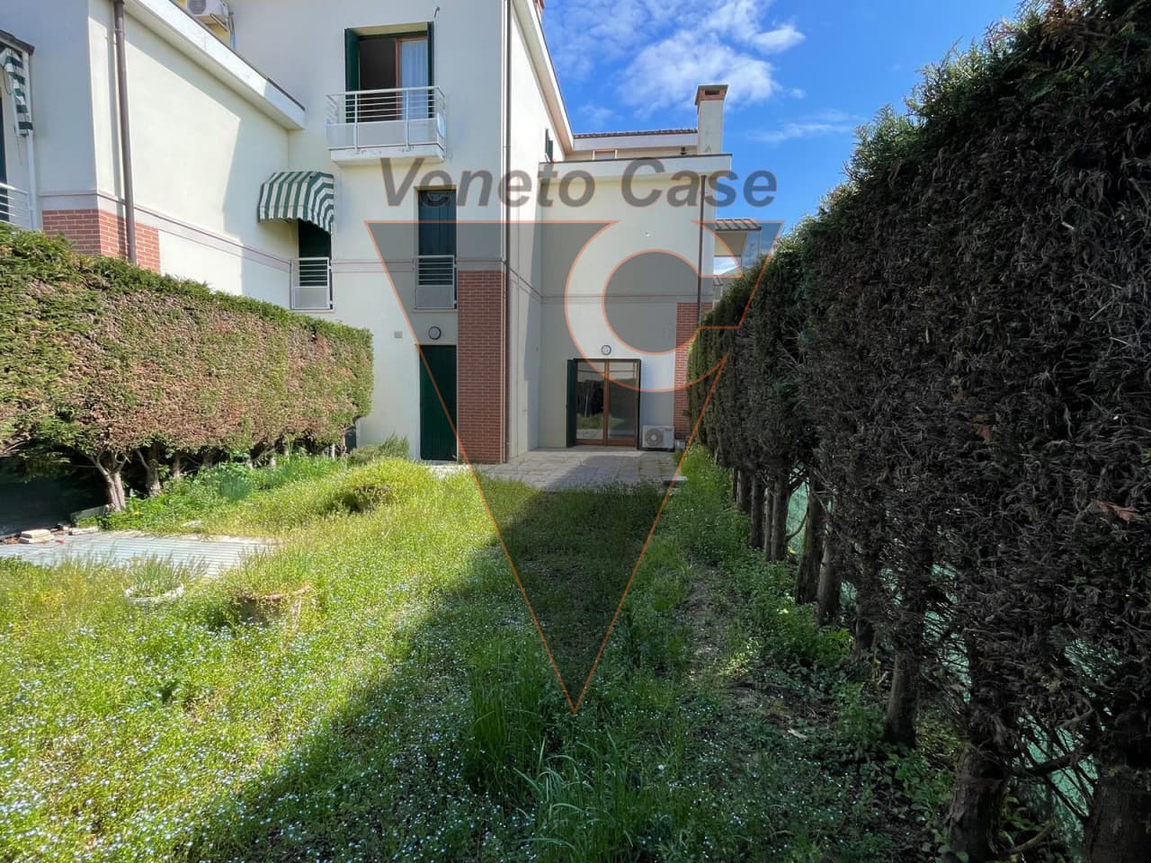 Villatora Centro - Appartamento Bicamere Su Due Livelli Con Giardino Privato