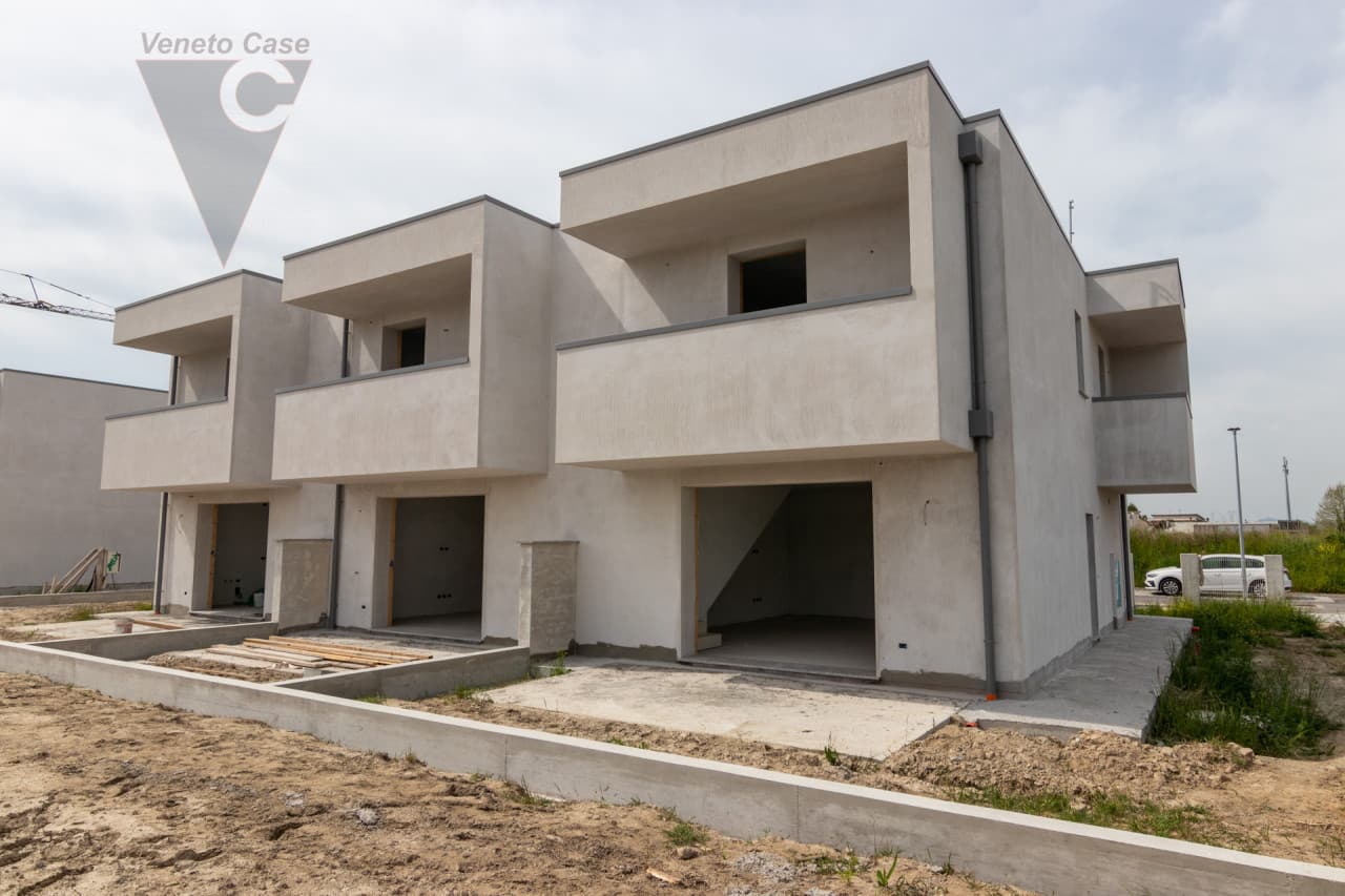 Legnaro – Nuove Porzioni Centrali Di Trifamiliare