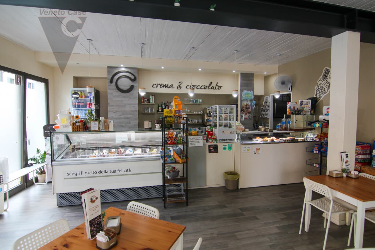 Piove Di Sacco – Attivita’ Di Bar-Gelateria 5