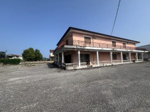 Immagine Complesso Commerciale - Ottima Opportunita' - 8322038 - 8366540 - Venetocase