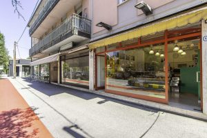 Immagine Negozio Vetrinato: Via Facciolati - 8340889 - 8398383 - Venetocase