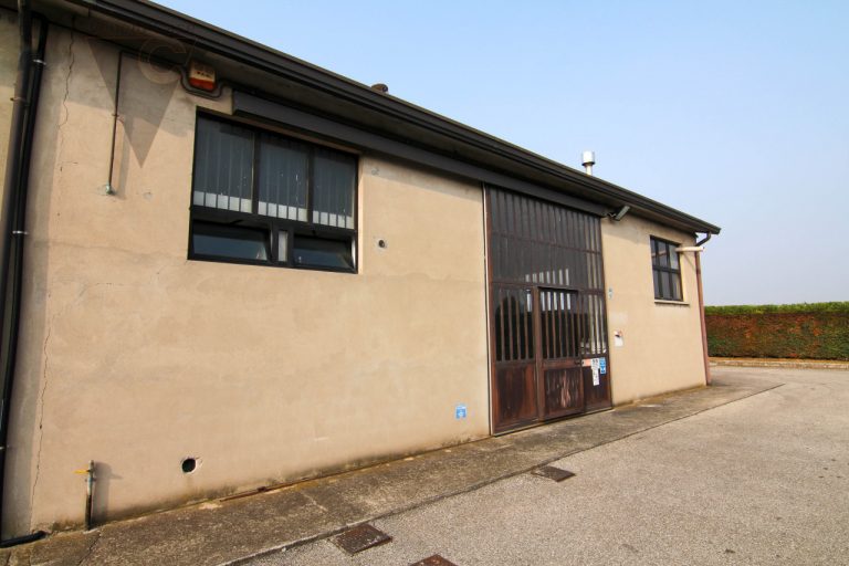 Immagine Magazzino/laboratorio - 8396471 - 8396472 - Venetocase