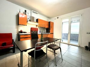 Immagine Luminoso Bilocale Con Terrazzo Abitabile - 8403391 - 8404174 - Venetocase