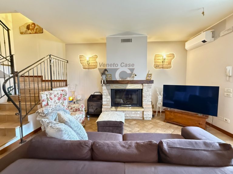 Immagine Splendida Bifamiliare Con Scoperto Privato - Premaore Di Camponogara - 8417877 - 8419887 - Venetocase