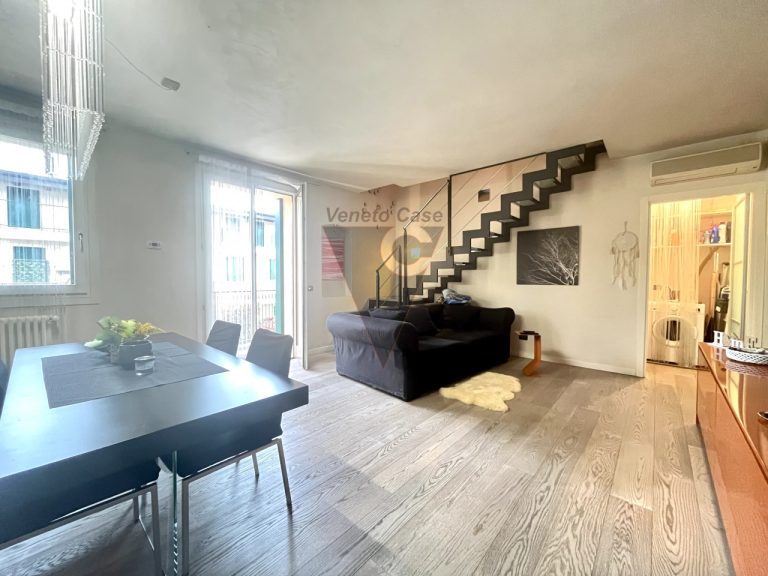 Immagine Elegante Appartamento Duplex - 8428381 - 8428385 - Venetocase