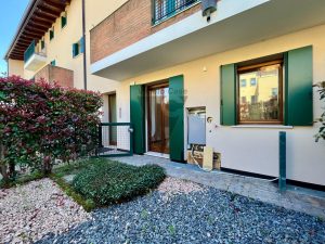 Immagine Fiesso D'artico - Mini Con Giardino E Taverna Con Garage Collegato - 8435130 - 8435134 - Venetocase