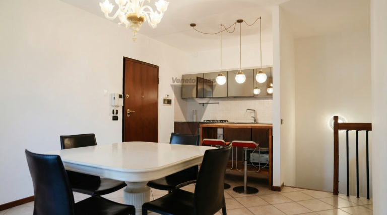 Immagine Luminoso Appartamento Al Piano Terra Con Giardino - 8428666 - 8429814 - Venetocase